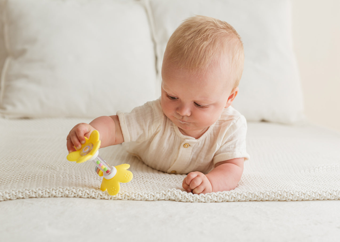 GiliGums – Standing Flower Silicone Baby Rattle Teether